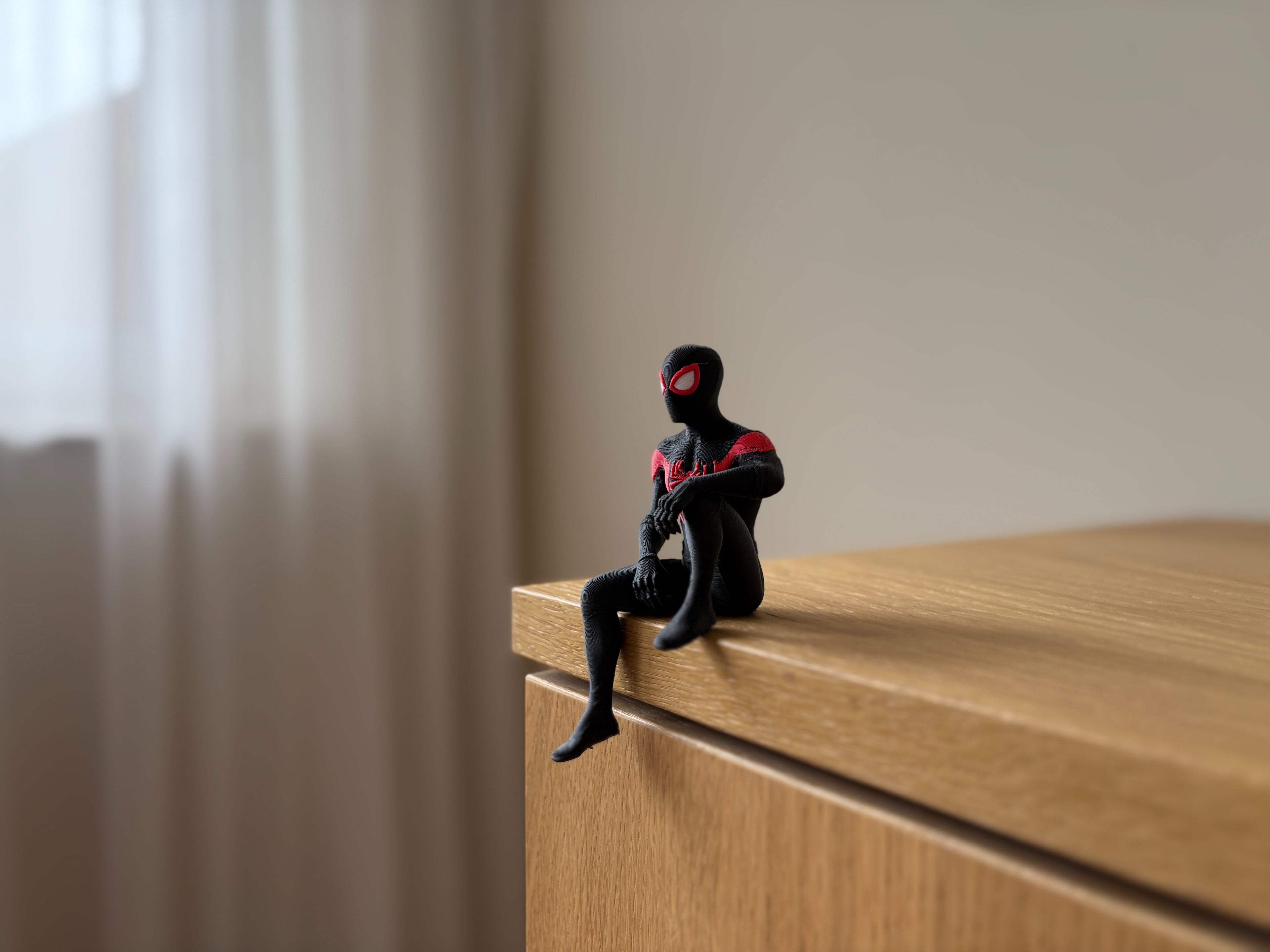 PosterBay MakerHub™ Spider-Man Sitting Shelf Figure – Black & Red Suit Desk Edge Sitter